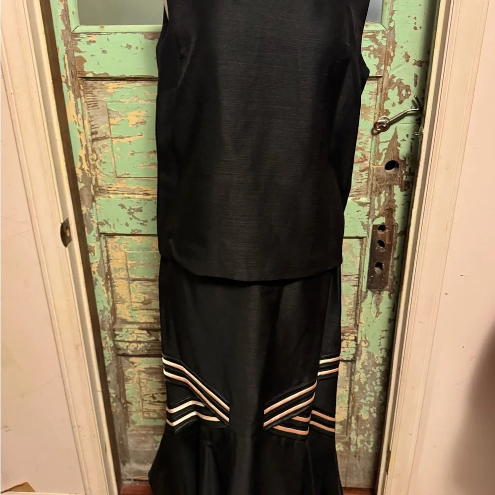 Elegant Black and White Women's Dress Suit - Picture 11 of 16